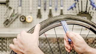 Vélo  Remplacer une chambre à air [upl. by Aicenat]