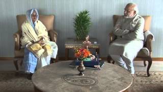 Shri Modi meets Rasoolan Bibi ji the widow of Param Vir Chakra awardee Shaheed Abdul Hameed [upl. by Ivonne]